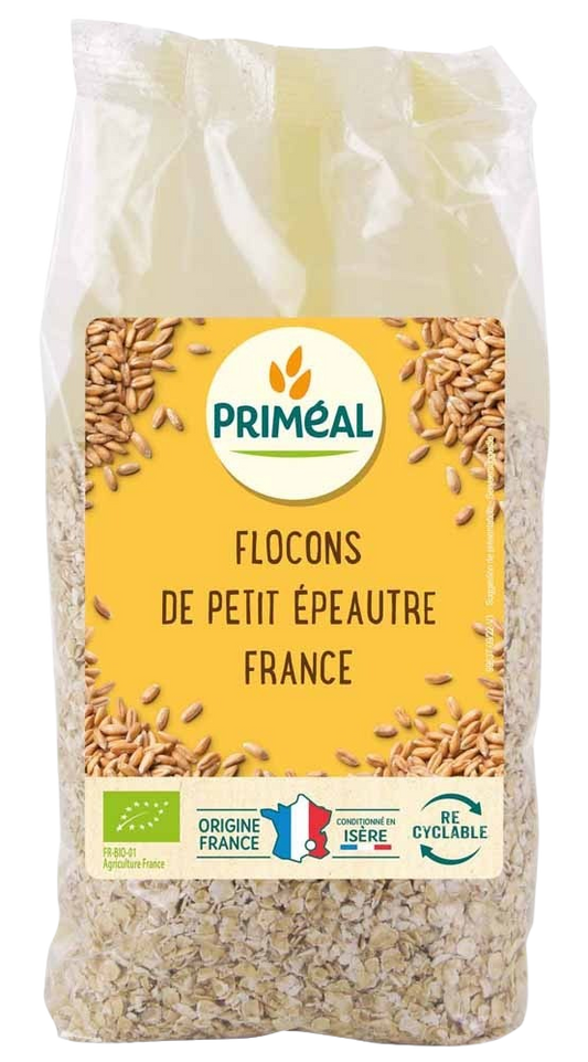Organic Primeal Eenkoornspeltvlokken breakfast cereal in a 500g package, showing the spelt flakes ready for breakfast.