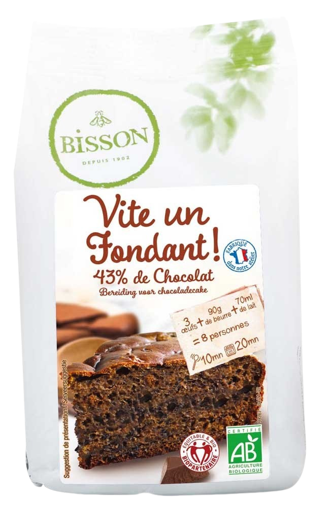 Bisson Bakmix voor chocoladecake bio 300g, organic baking mix for chocolate cake, shown in package with cocoa powder.