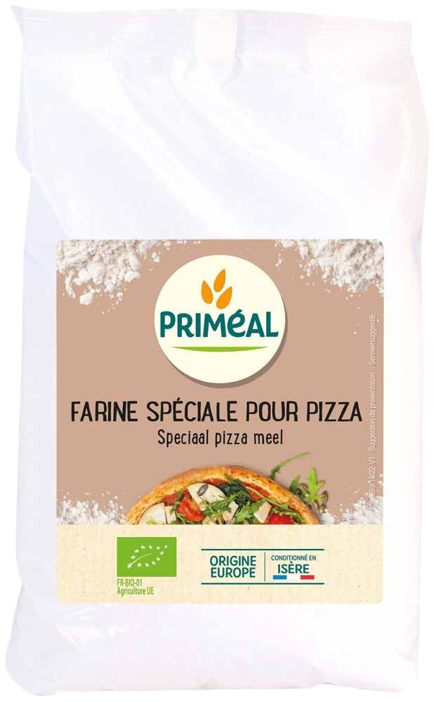 Primeal Pizzameel speciaal bio, 1 kg gluten-free baking mix from Primeal, showing a bag of organic pizza flour on a kitchen counter.