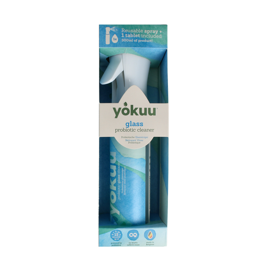 Yokuu Glasreiniger startkit with cleaning spray bottle and cloth, ideal for streak-free glass and window cleaning.