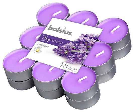 Lavendelgeurende Bolsius True Scents kaarsen, set van 18 stuks, in elegante kaarsenhouder, perfect voor ontspanning en sfeer.