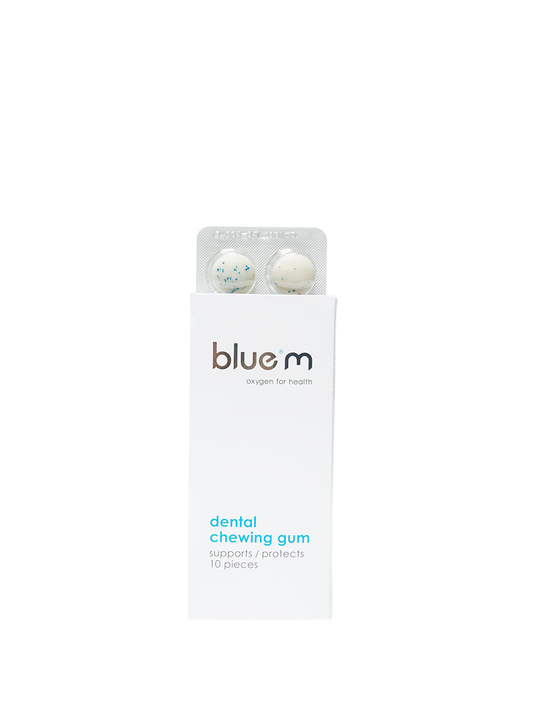 Bluem Dentale kauwgom for oral hygiene, pack of 10, includes dental check and cleaning aid in a colorful package.