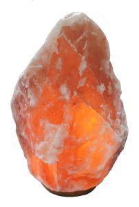 Esspo Himalayazoutlamp 4-7kg, showing the natural pink Himalayan salt lamp on a wooden base with a warm glow.