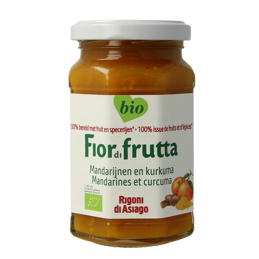 Fiordifrutta Mandarijn & Kurkuma bio jam spread on bread, showcasing vibrant orange color and fresh fruit ingredients.