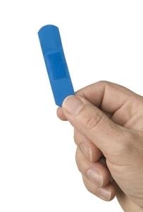 Box of Hekaplast detectable adhesive bandages, 25x72mm, 100 pieces, suitable for wound care and first aid needs.