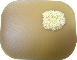 Wiertz Bijenwas zuiver, 1 kg, natural pure beeswax block for cleaning and craft projects, shown in the image.