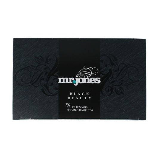 Pack of Mr. Jones Black Beauty Zwarte Thee bio tea bags in a 20-count, featuring black tea leaves in a resealable package.