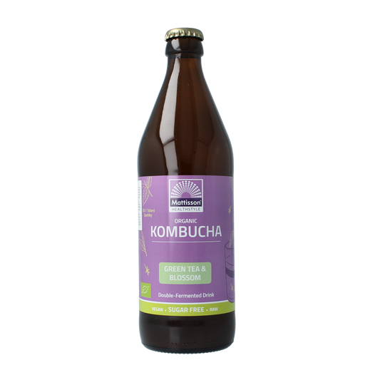 Glass bottle of Mattisson Kombucha green tea blossom bio drink, 500ml, showing the label and fresh green tea infusion inside.
