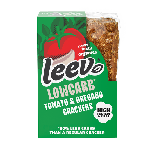 Leev Bio low-carb crackers with tomato and oregano, 6 pieces, crispy bread snacks with herbs and healthy ingredients.