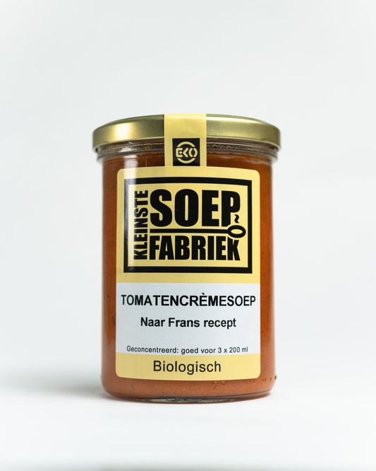 Kleinstesoepfabriek bio tomato cream soup in a 400ml container, featuring vibrant red tomato soup with fresh ingredients.