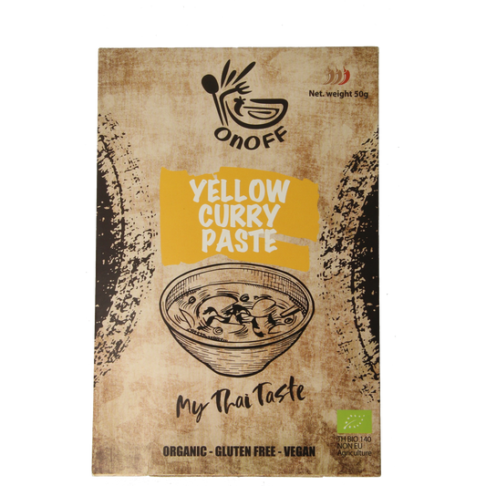 Onoff Thaise gele currypasta bio 50g, organic Thai yellow curry paste in a jar, with fresh ingredients and spice herbs visible.