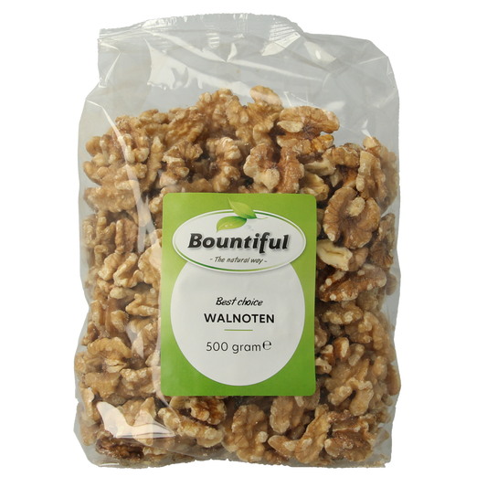 Raw Bountiful Walnoten (walnuts) in a 500g package, superfoods snack, natural and nutritious walnuts from Bountiful.