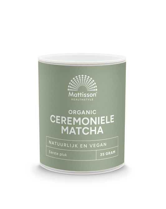 Mattisson biologische ceremoniele matcha poeder in 35g container, vibrant green powdered tea for traditional tea ceremonies.