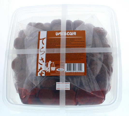 TS Import Umeboshi grootverpakking, 1 kg, Japanese pickled ume plums, displayed in a clear plastic container.