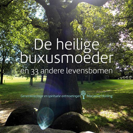 A3 boeken De heilige buxusmoeder en 33 andere levensbomen 1 Stuks