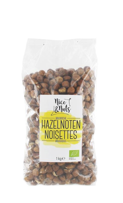 Raw organic hazelnuts from Nice & Nuts in a 1kg bag, showcasing fresh, whole bio hazelnuts suitable for superfoods and healthy snacks.