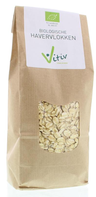 Organic Vitiv Havervlokken breakfast oats in a 500g package, showing the oat flakes in a clear bowl on a wooden surface.