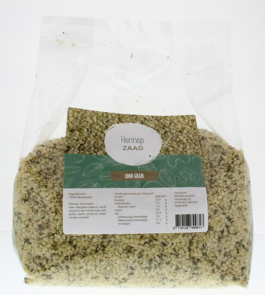 Raw hemp seeds from MijnNatuurwinkel in a 1kg bag, showing the natural light brown hemp seeds used as superfoods and nutritional supplement.