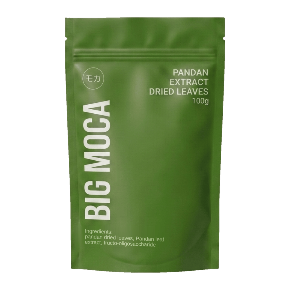 Powerful People BIG MOCA Pandan Extract Powder in 100g package, shown in a clear container with fresh pandan leaves nearby.